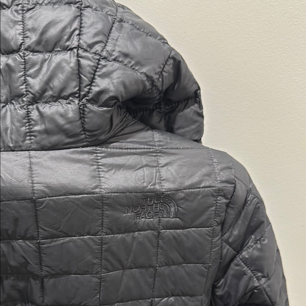 The North Face Thermoball Light Weight Puffer - Picture 8 of 8
